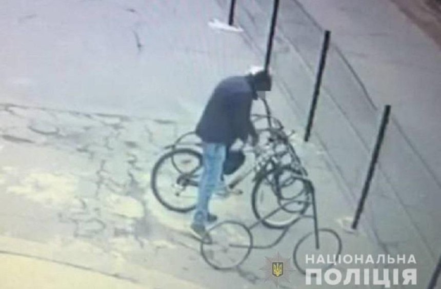 В Киеве мужчина украл семь велосипедов