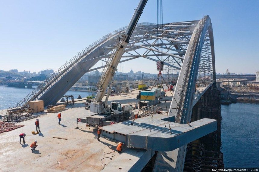 «Компенсация ущерба»: на строительстве Подольского моста пытались украсть 80 млн