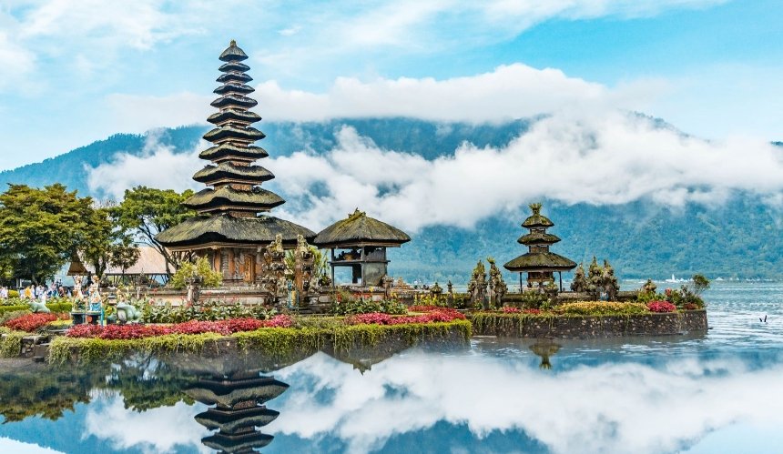 Открытие Бали для иностранных туристов отложили: причина