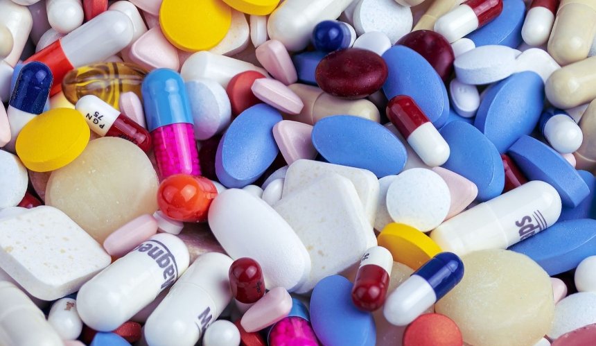 Рада запретила продажу лекарств детям до 14 лет