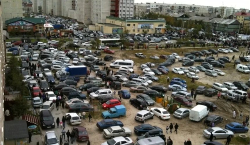 В Киеве хотят ввести плату за парковку возле домов