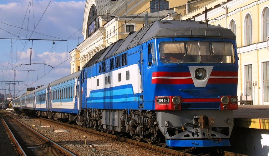 Задерживаются несколько поездов в Киев: причина