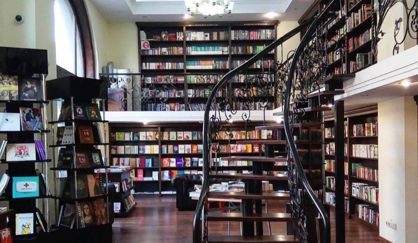 У книгарні "Сяйво книги" проводитимуть безкоштовні мовні клуби