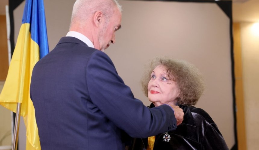 Українська поетеса отримала головну нагороду Франції