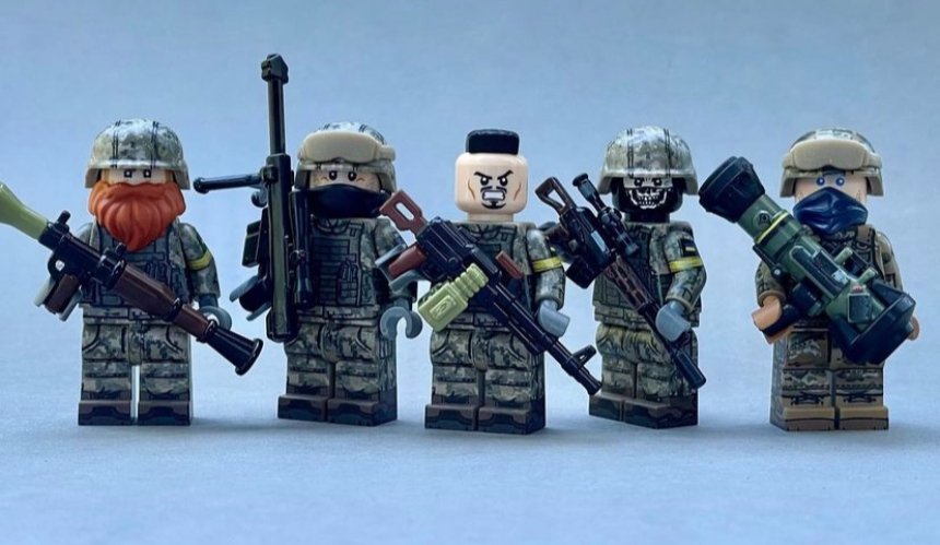 LEGO створив фігурки захисників Азовсталі
