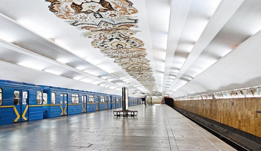На станції метро "Мінська" зміниться робота вестибюлів