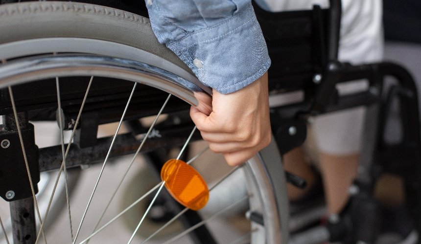 Під Києвом відкрили автошколу для людей з інвалідністю: як відбуватиметься навчання