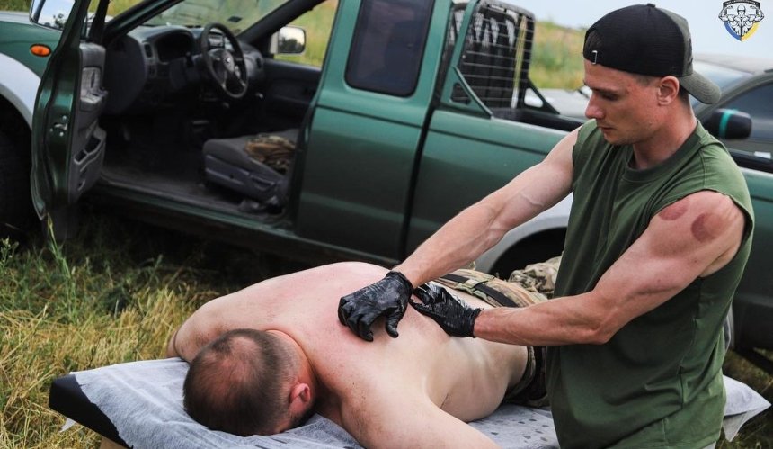 В Україні з'явився "Масажний спецназ", що допомагає військовим реабілітуватися