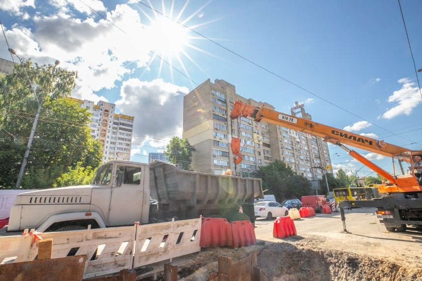 Реконструкція на Дегтярівському шляхопроводі: вже демонтували 13 балок і почали будівництво нового мосту