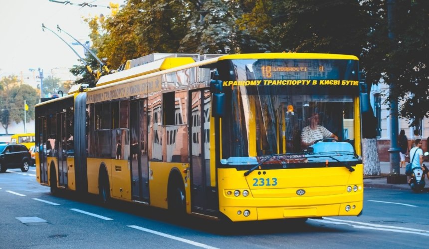 У Києві на вихідних змінять рух декілька автобусів, тролейбусів і маршруток
