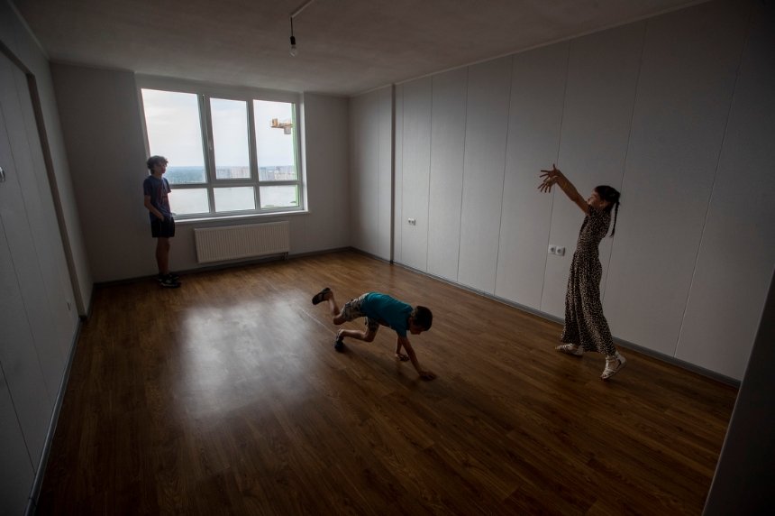 Перші безоплатні квартири для тимчасового проживання в Києві отримали дві родини внутрішніх переселенців