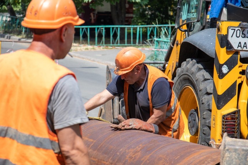 На вулиці Чорновола в Шевченківському районі Києві завершили ремонт тепломережі