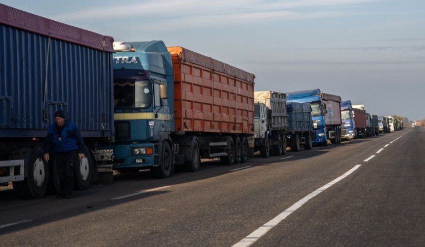 У столиці обмежили рух вантажівок: причина