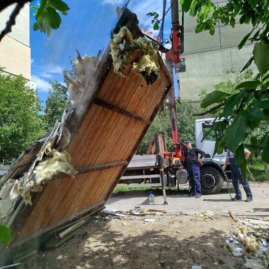 Біля станції метро "Житомирська" у Києві завершили демонтаж МАФів: фото