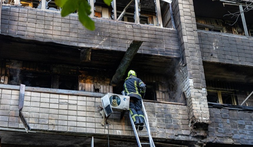 У двох районах Києва розгорнули штаби для допомоги постраждалим від обстрілу 4 липня 2025 року: адреси