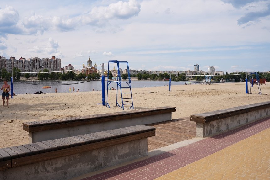 Пляж на Оболонському острові у Києві