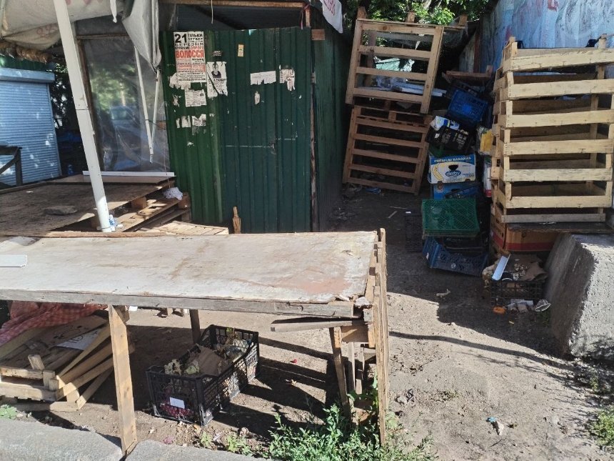 У Подільському районі Києва розпочали демонтаж ще одного стихійного ринку: фото