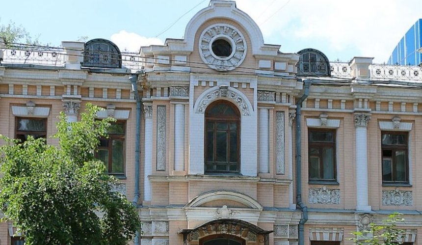 Суд зупинив 20-річну спробу забудови землі біля Музею видатних діячів культури у Києві