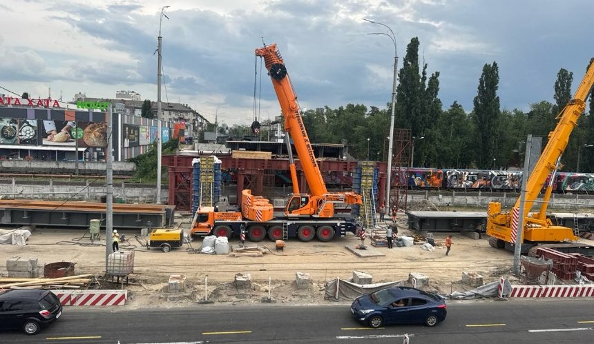 Реконструкція біля метро "Дарниця"