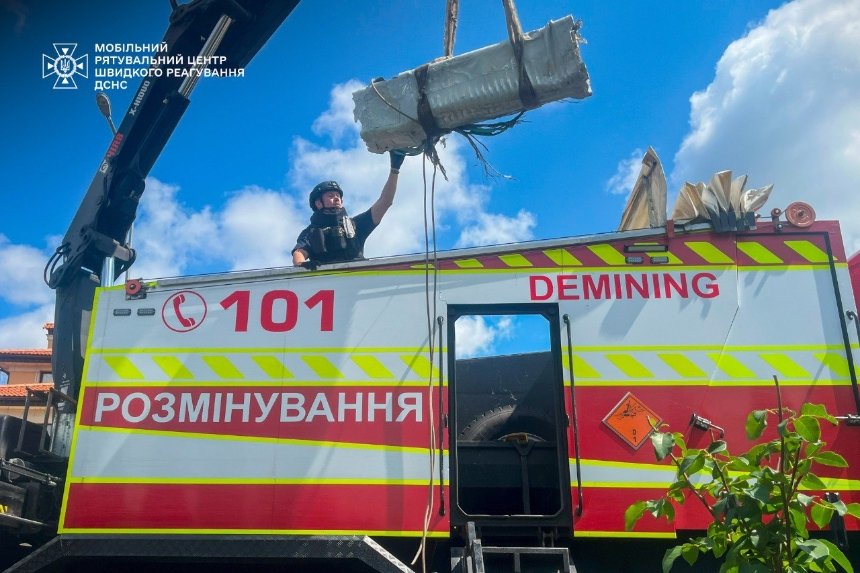 У Києві сапери ДСНС ліквідували бойову частину збитої ракети Х-69