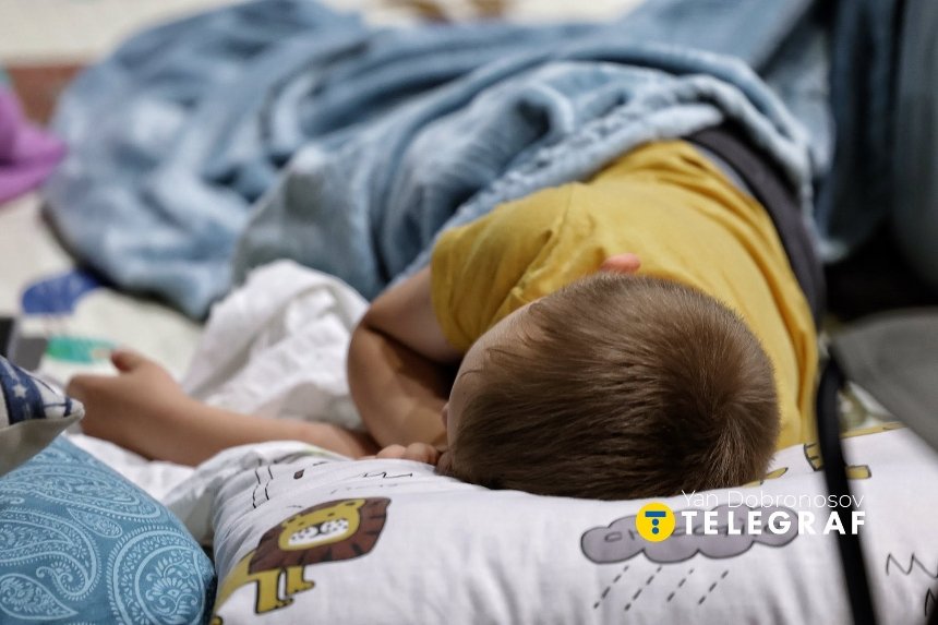 Майже 25 тисяч киян шукали укриття в метро під час нічного обстрілу