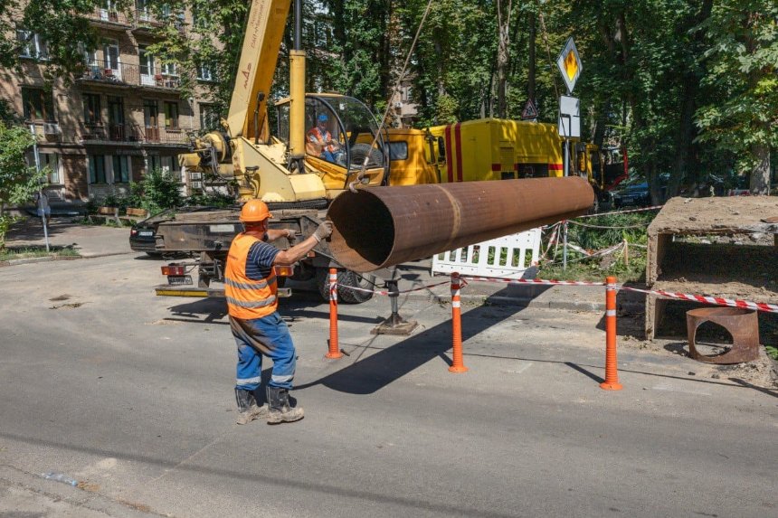 На Печерському узвозі в Києві відремонтували зношену магістральну тепломережу: фото