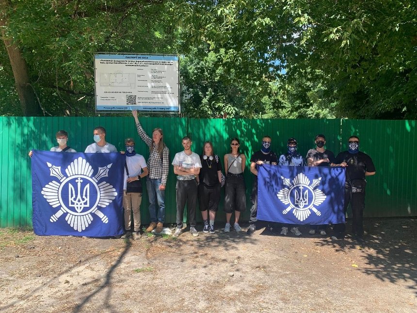 Фундаменти палацу Розумовського у Києві продовжують руйнувати попри приписи Мінкульту