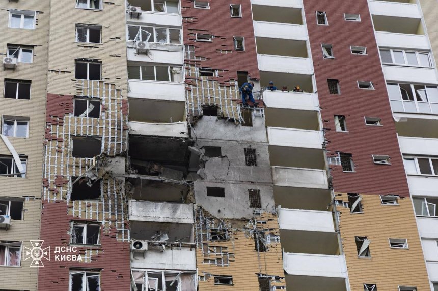 Енергетичний терор, удар по Лаврі та десятки загиблих: наймасованіші обстріли Києва у 2026 році