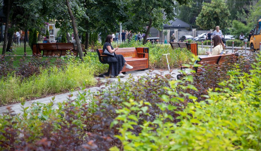 Біля метро "Політехнічний інститут" оновили та впорядкували сквер: як він виглядає