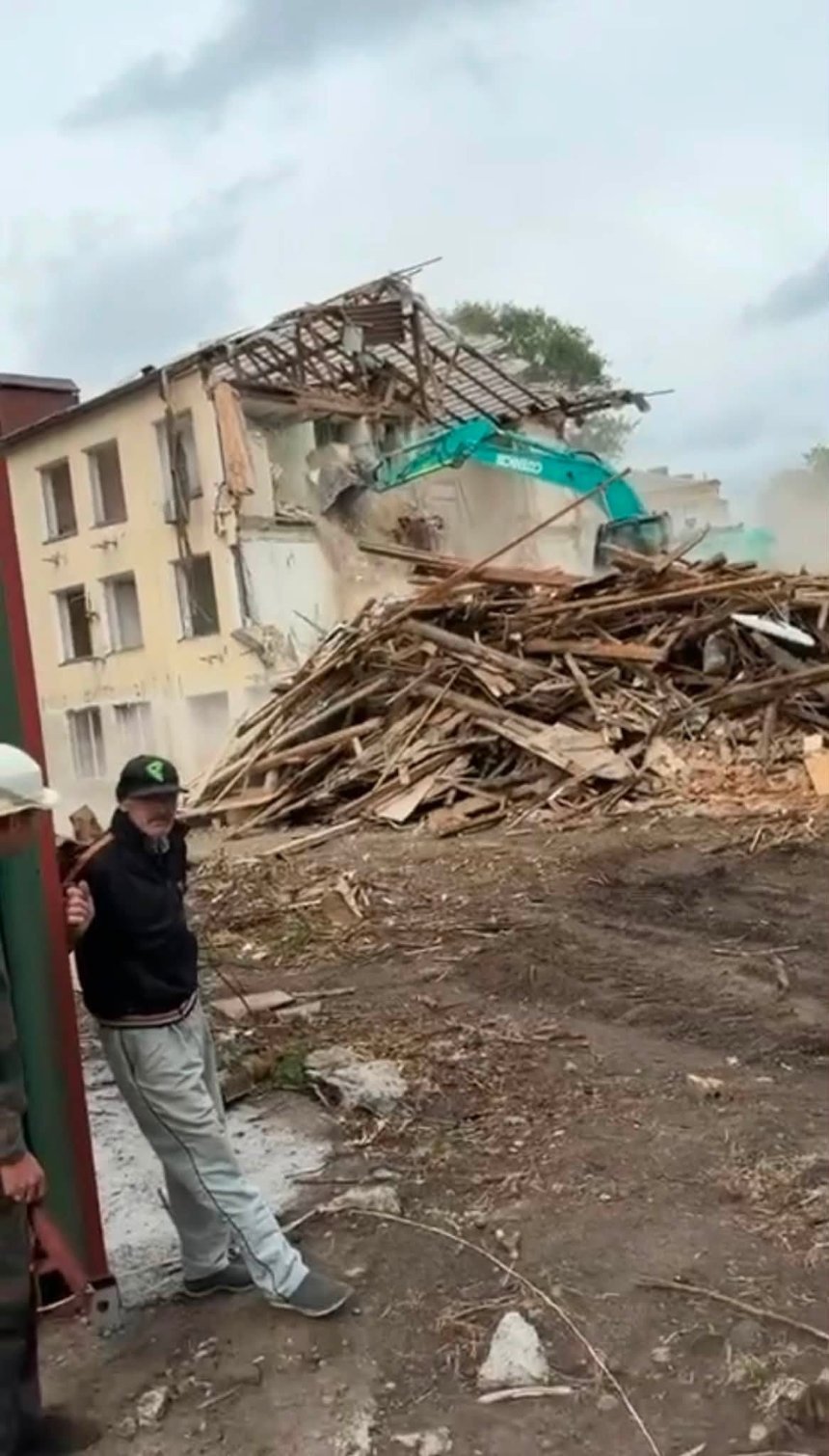 У Києві продовжують знесення історичного училища зв'язку на Печерську У Києві продовжують знесення історичного училища зв'язку на Печерську