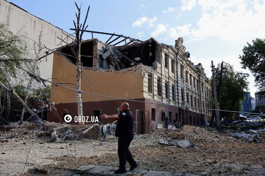 Російська атака зруйнувала історичну будівлю Лук’янівської поліцейської дільниці Російська атака зруйнувала історичну будівлю Лук’янівської поліцейської дільниці