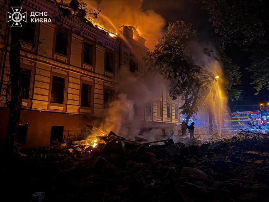 Російська атака зруйнувала історичну будівлю Лук’янівської поліцейської дільниці Російська атака зруйнувала історичну будівлю Лук’янівської поліцейської дільниці