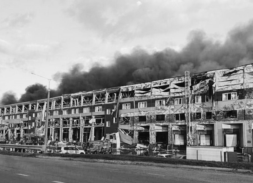 Внаслідок атаки на Київ 19 липня згорів склад видавництва "Книголав" Внаслідок атаки на Київ 19 липня згорів склад видавництва "Книголав"