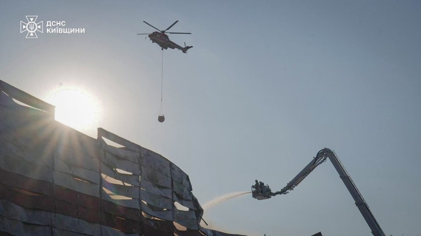 На Київщині ліквідували пожежу на складах площею 100 000 кв.м На Київщині ліквідували пожежу на складах площею 100 000 кв.м