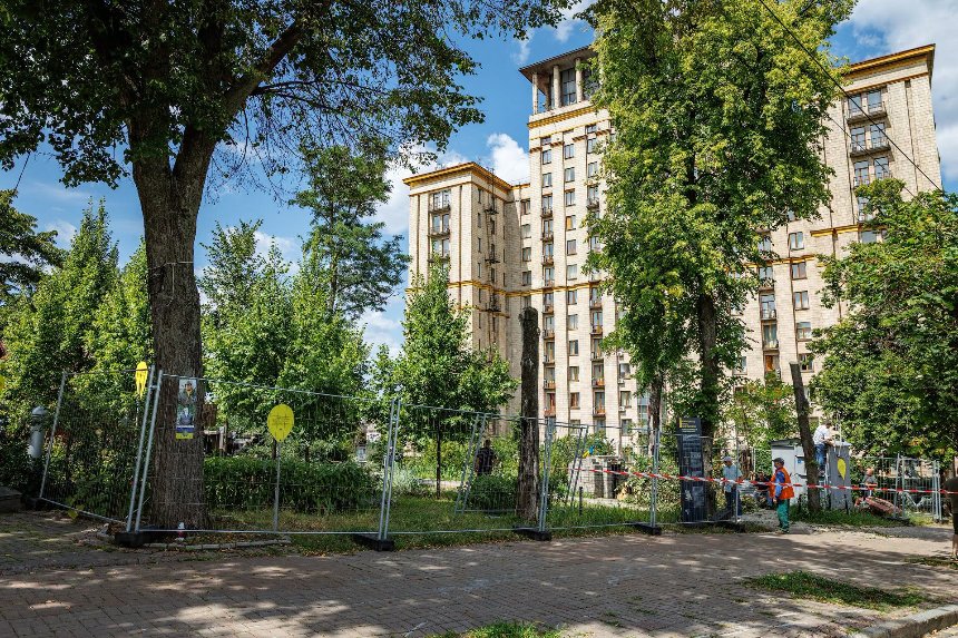 На Алеї Героїв Небесної Сотні розпочали облаштування меморіального простору