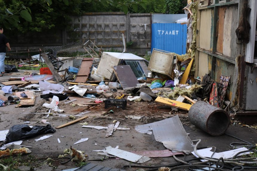 Біля автостанції "Південна" у Києві демонтували МАФи