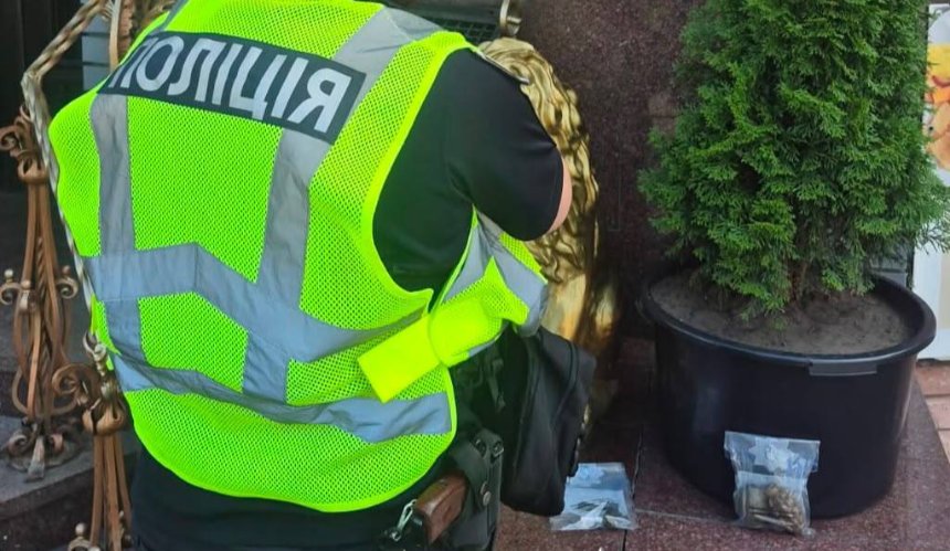 У Дніпровському районі біля ресторану вилучили гранати: деталі