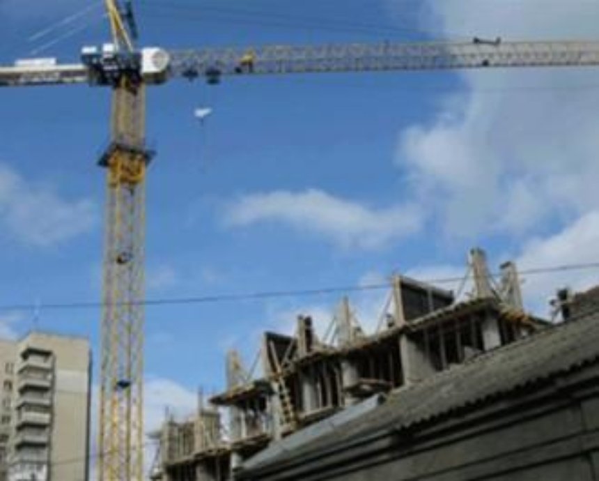 Строительство многоэтажек остановили в столице на ул. Сошенко, 33