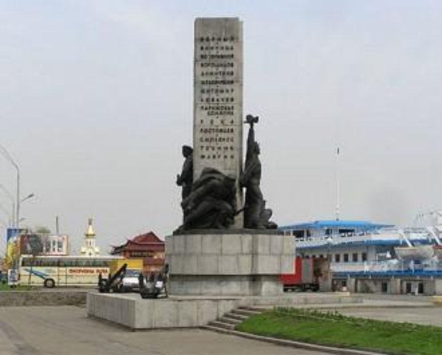 Памятник морякам на Подоле убрали ради торгового центра?