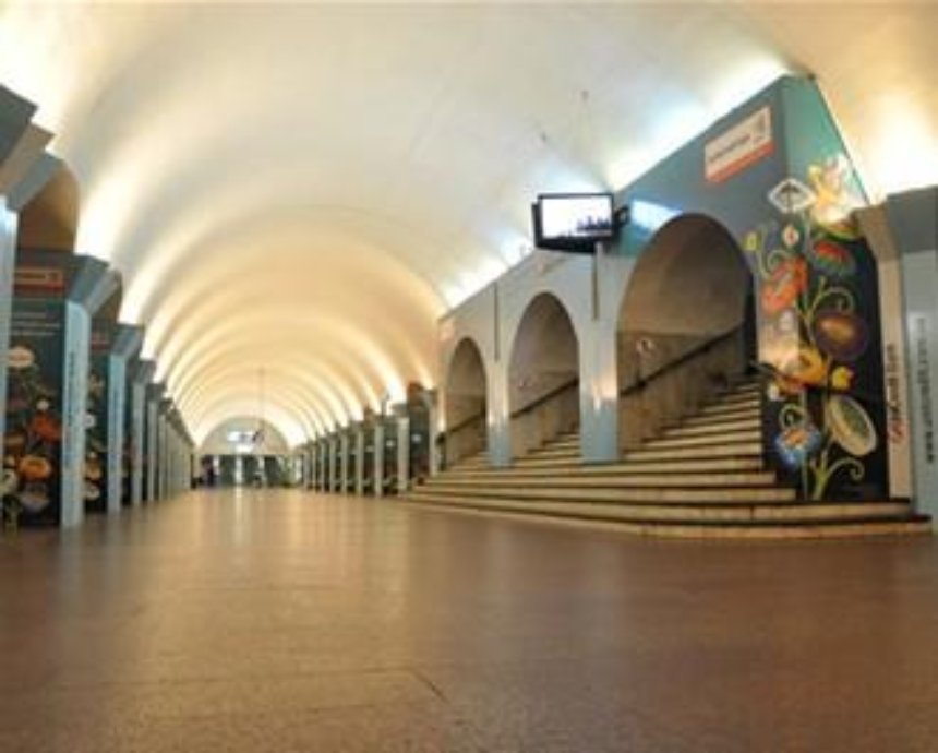 Станцию киевского метро "Петровка" открыли для пассажиров, а "Майдан Независимости" все еще закрыт на выход