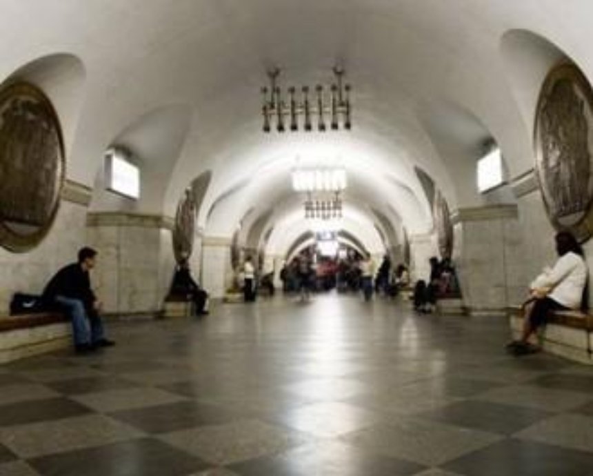 Закрыта станция метро "Вокзальная" в Киеве