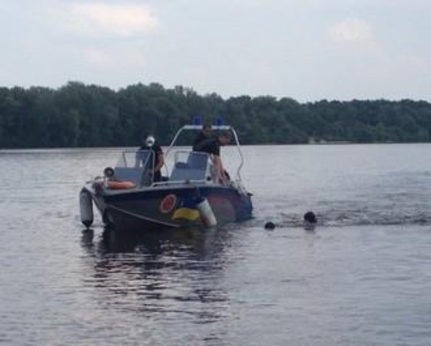 На Днепре спасли двух мужчин, а на озере в Бортничах утонул мужчина