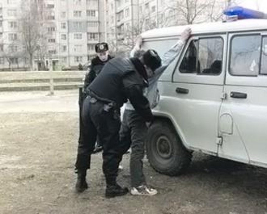 Милиция будет обыскивать транспорт и людей под Киевом
