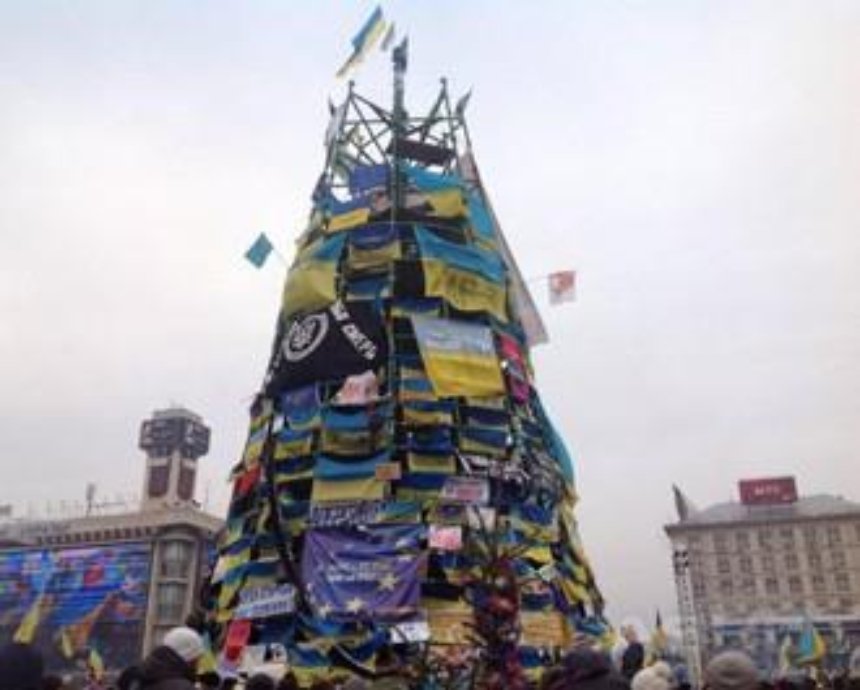 Елка с киевского Майдана оказалась "безхозной"