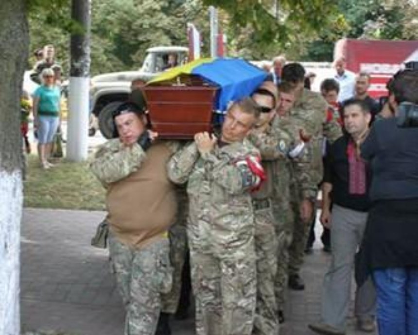 Под Киевом похоронили погибшего в зоне АТО мужа Татьяны Чорновол (фото)