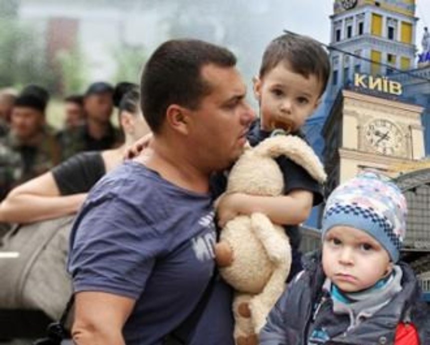 Почти 1300 переселенцев с Донбасса и Крыма уже трудоустроены в Киеве