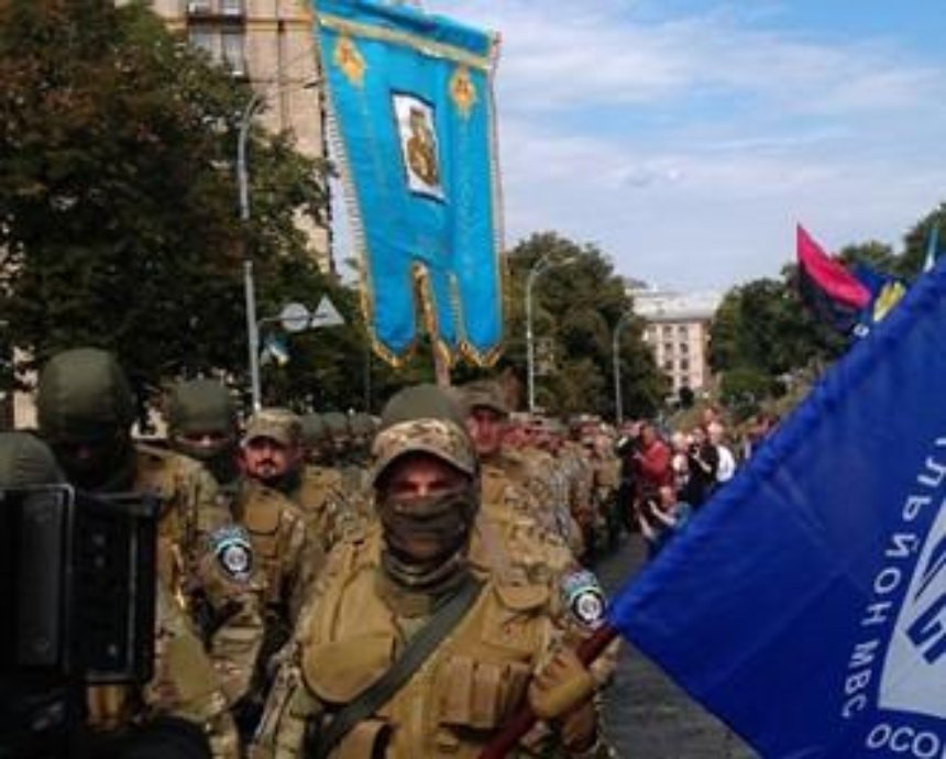 В Киеве проводили полсотни добровольцев в зону АТО
