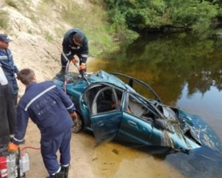 Под Киевом погиб водитель, "врезавшись" на авто в речку