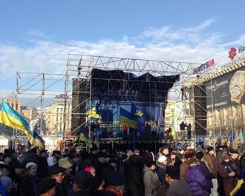 Сцену на Майдане уменьшат и перенесут