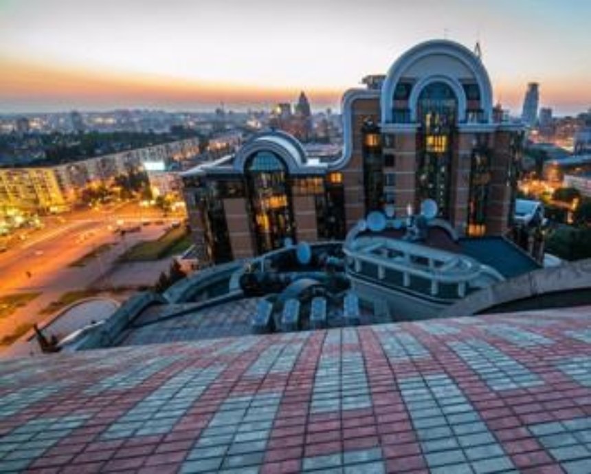 Ты меня волнуешь: 15 фото с уникальной волнообразной киевской крыши